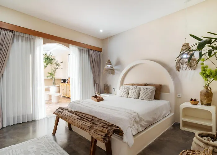 Pool In Include Breakfast - Sleeps 6 Villa